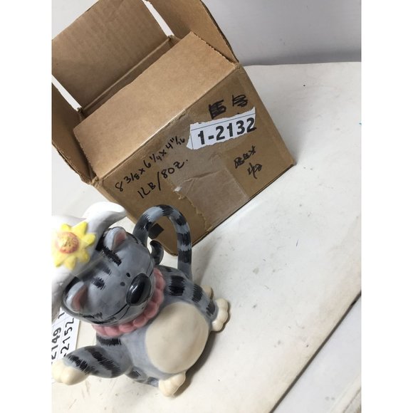 Fun Novelty Cat Pitcher / Pourer - Cute and Fun Gray Cartoonish Tabby Cat - Picture 9 of 9